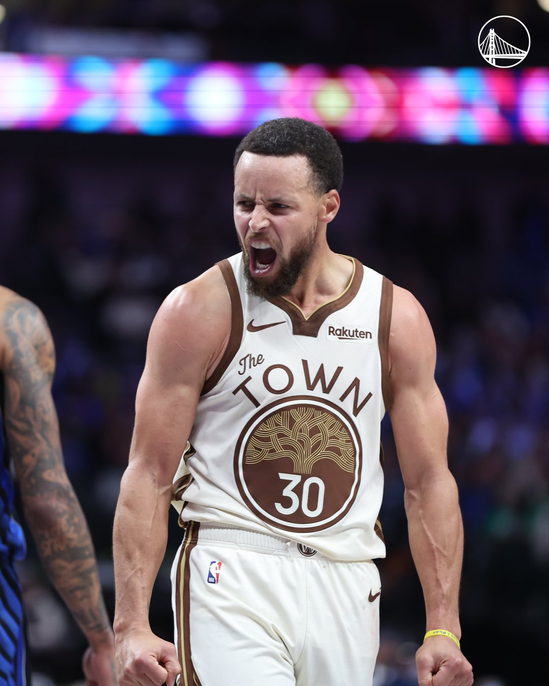 开云体育-库里38分勇士不敌独行侠2连败，马绍尔30分7板9助弗拉格21分11板