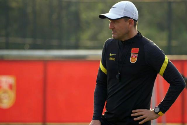 开云体育登录入口-扬科维奇：过于尊重对手！半场故意不调整战术人员