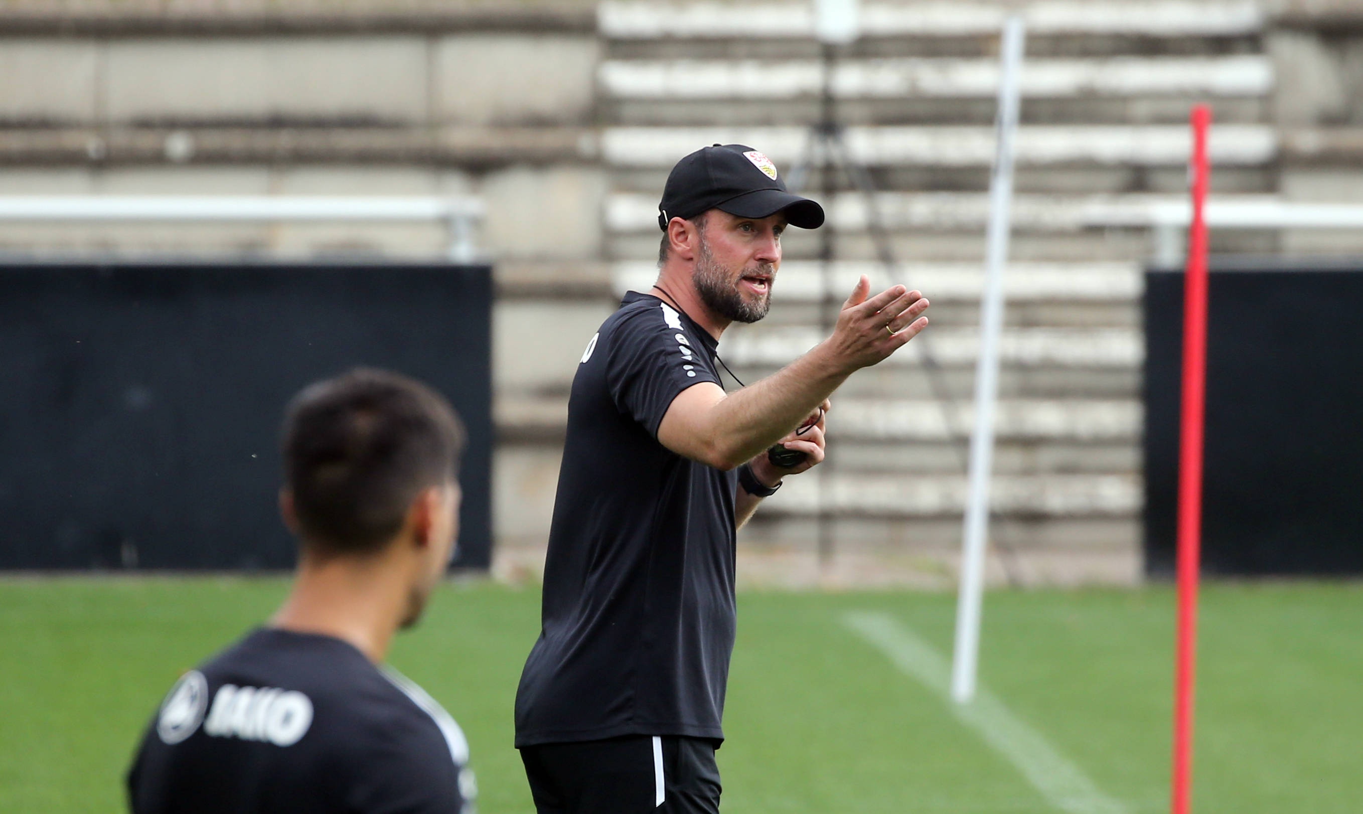 开云体育-斯图加特主帅：我们有很多机会但没把握住，罗马很少被压制成这样