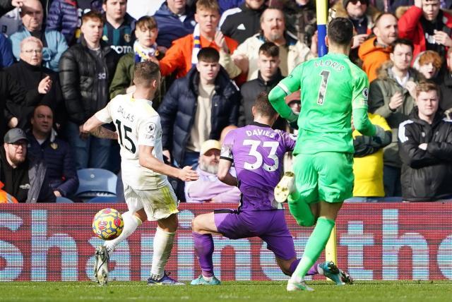 热刺大胜让孔蒂不再抱怨 连吞惨败利兹联警报响起