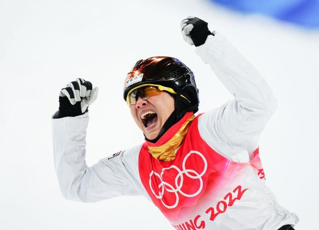 开云体育官方网-12年等待四朝元老终圆梦！徐梦桃夺得空中技巧金牌