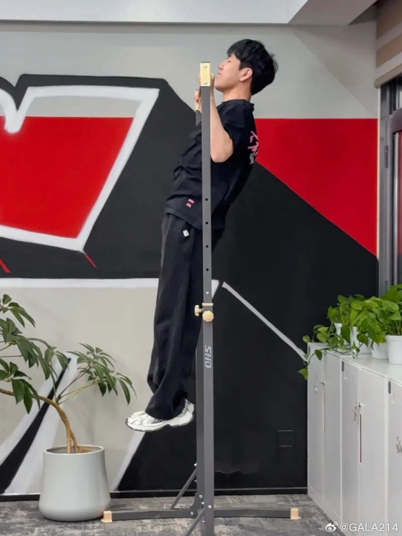 开云体育登录入口-GALA分享运动照片：简简单单20个兄弟们